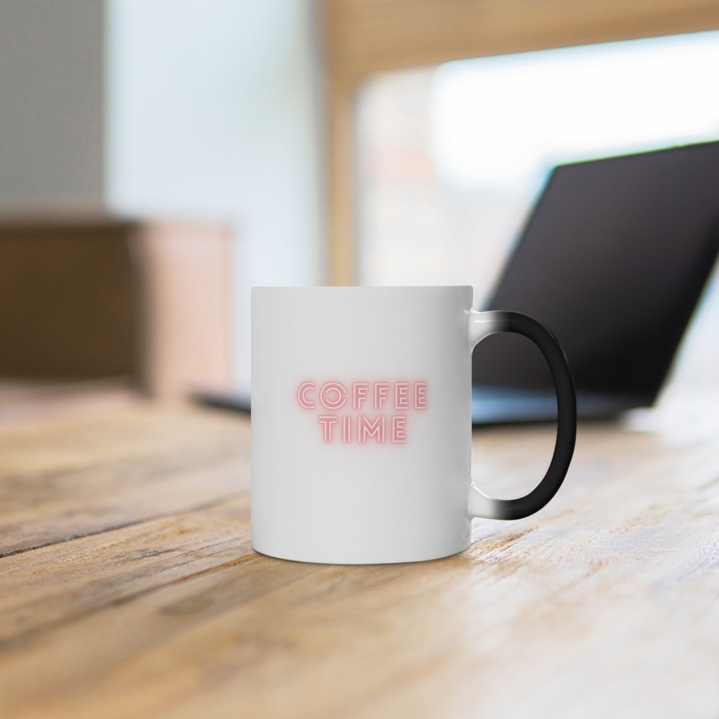 Taza que cambia de color de la hora del café