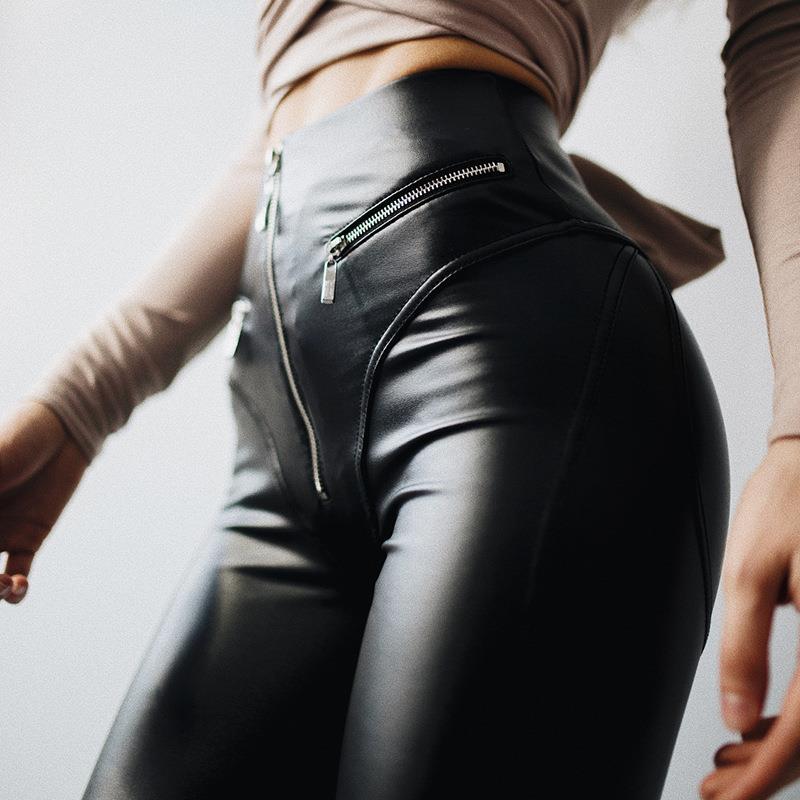 Pantalones de cuero de cintura alta ajustados de Pu con nalgas de color melocotón oscuro para mujer