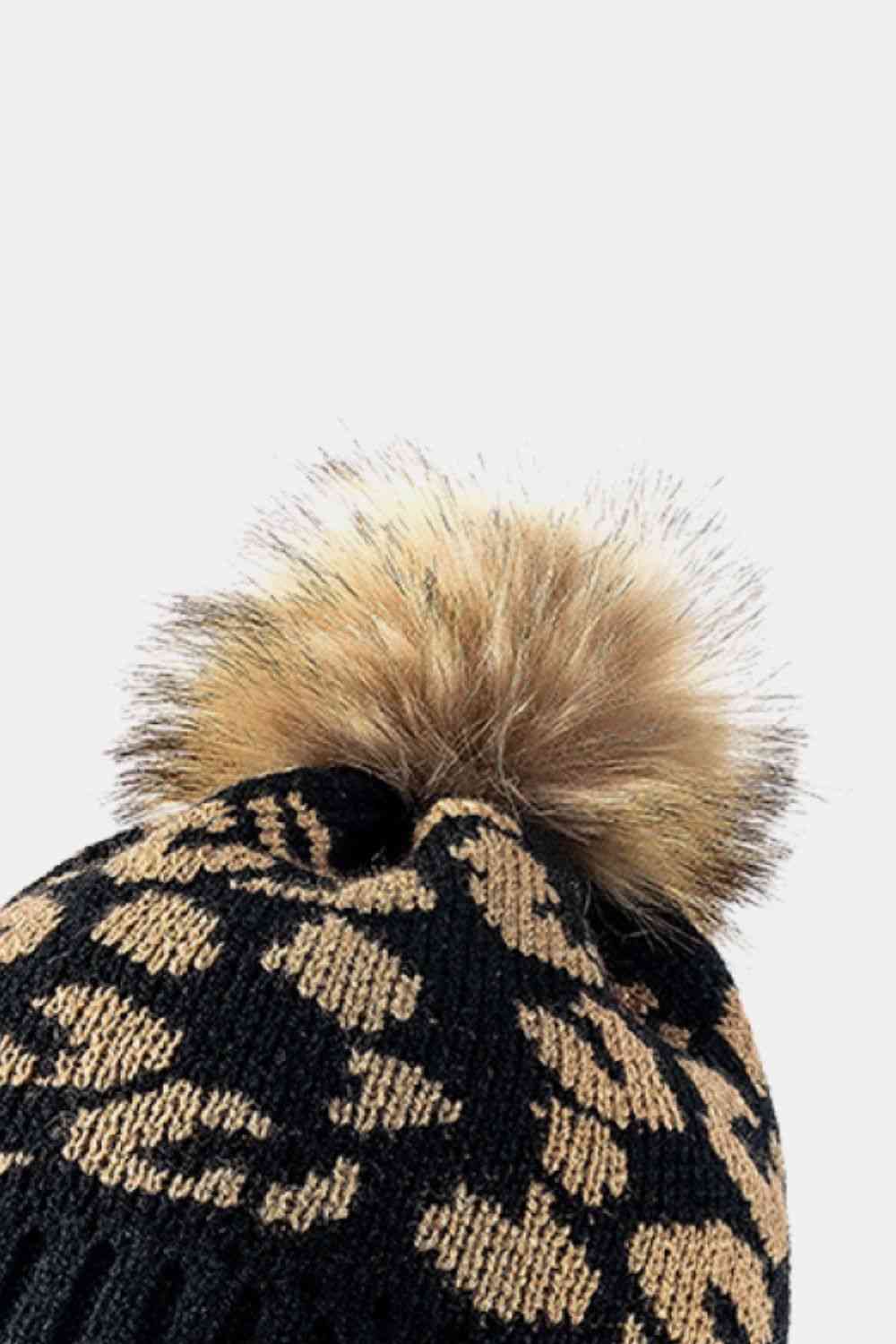 Gorro con puños y pompones de leopardo