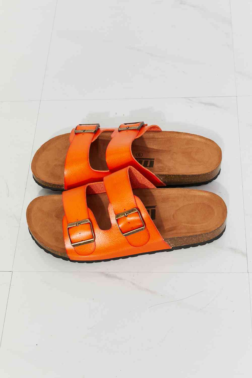 Sandalias naranjas con doble banda Feeling Alive de MMShoes