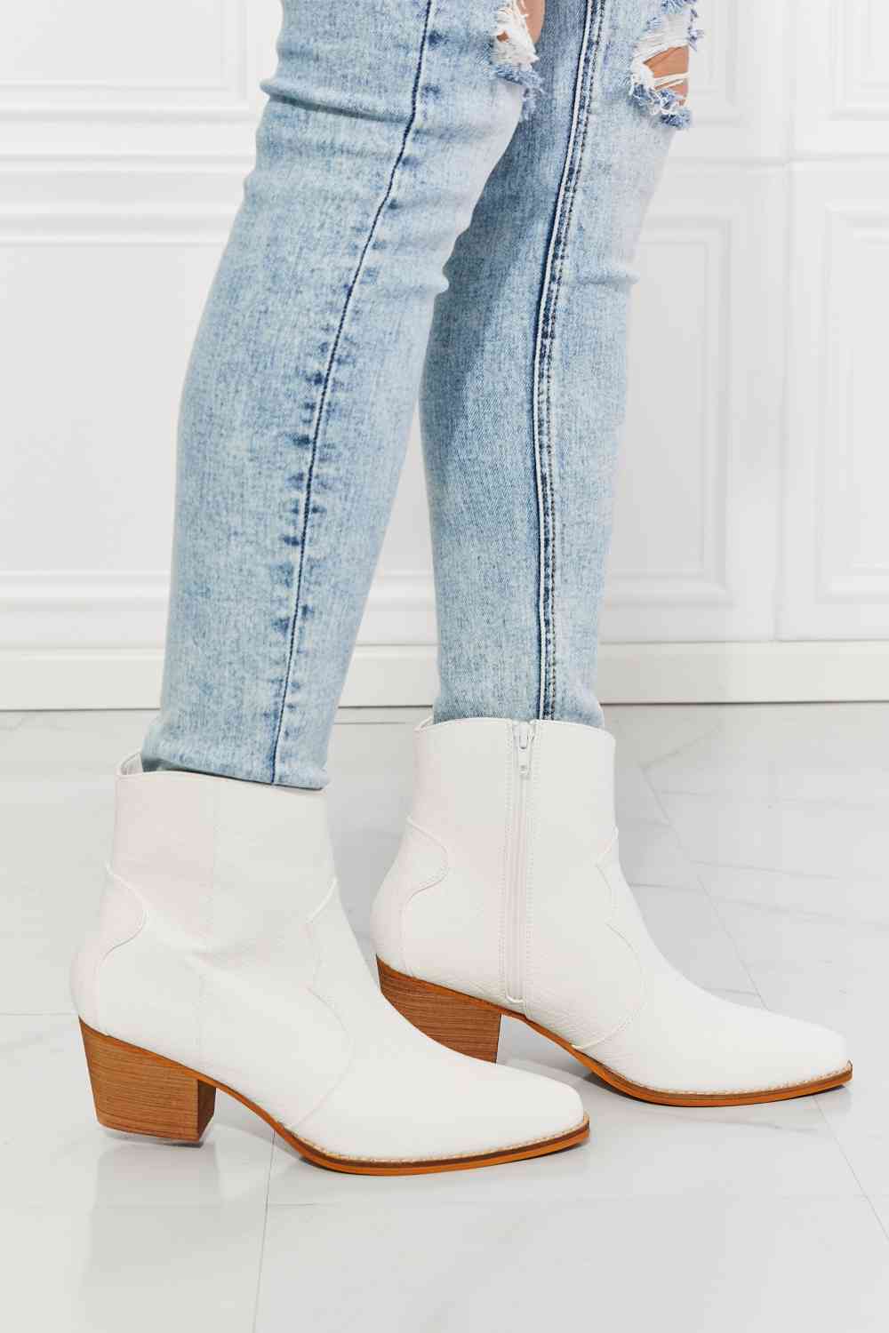 Botines estilo western de cuero sintético en blanco Watertower Town de MMShoes