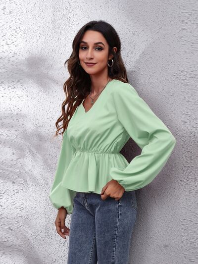 Blusa peplum con manga globo y cuello en V