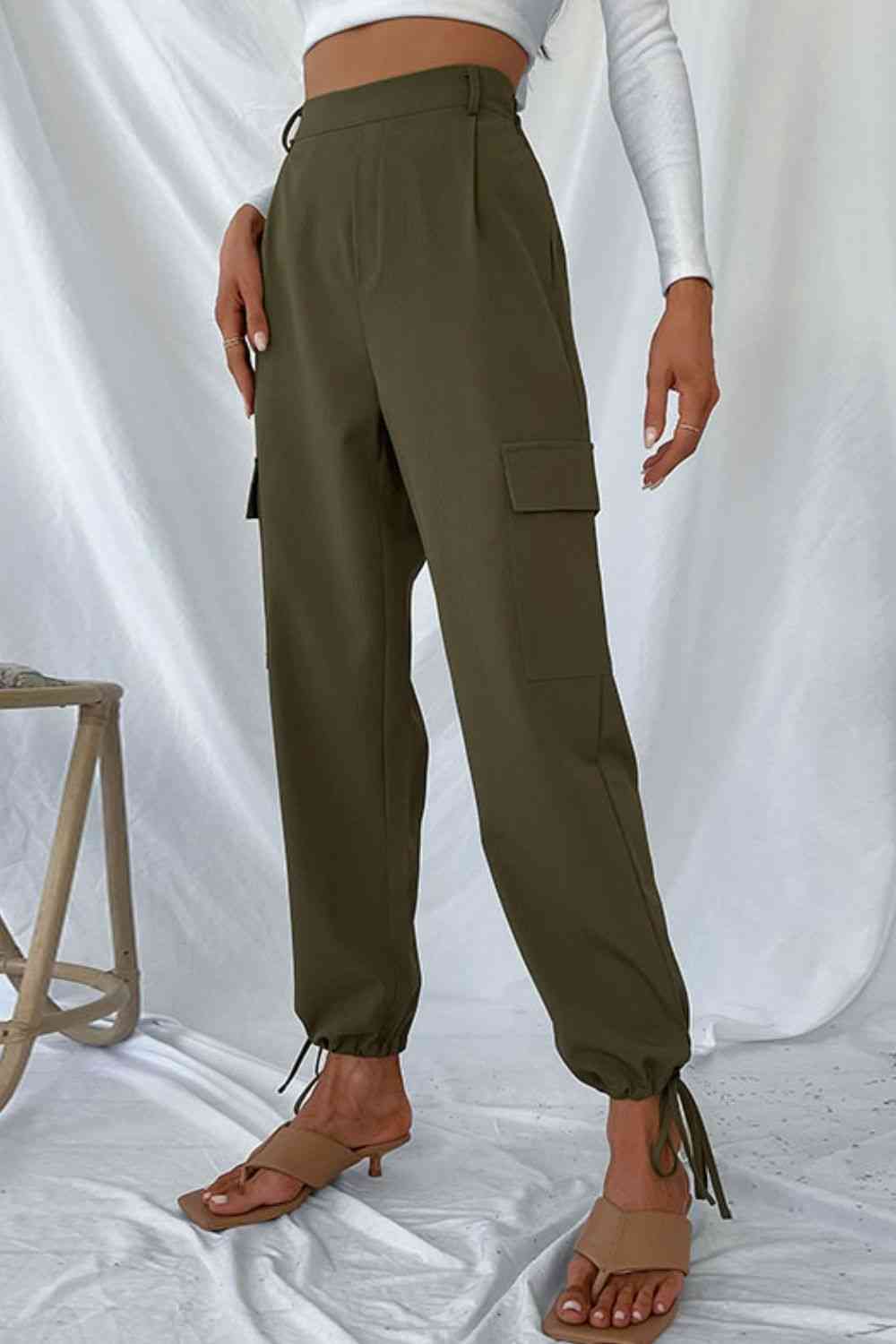 Pantalones cargo con cordón en el tobillo