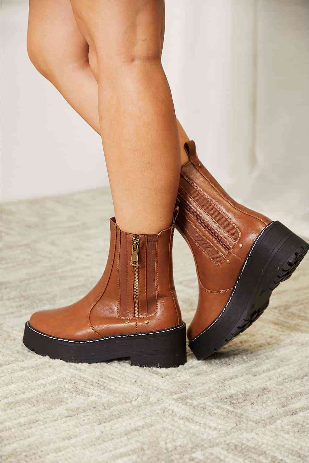 Botas con plataforma y cremallera lateral de Forever Link