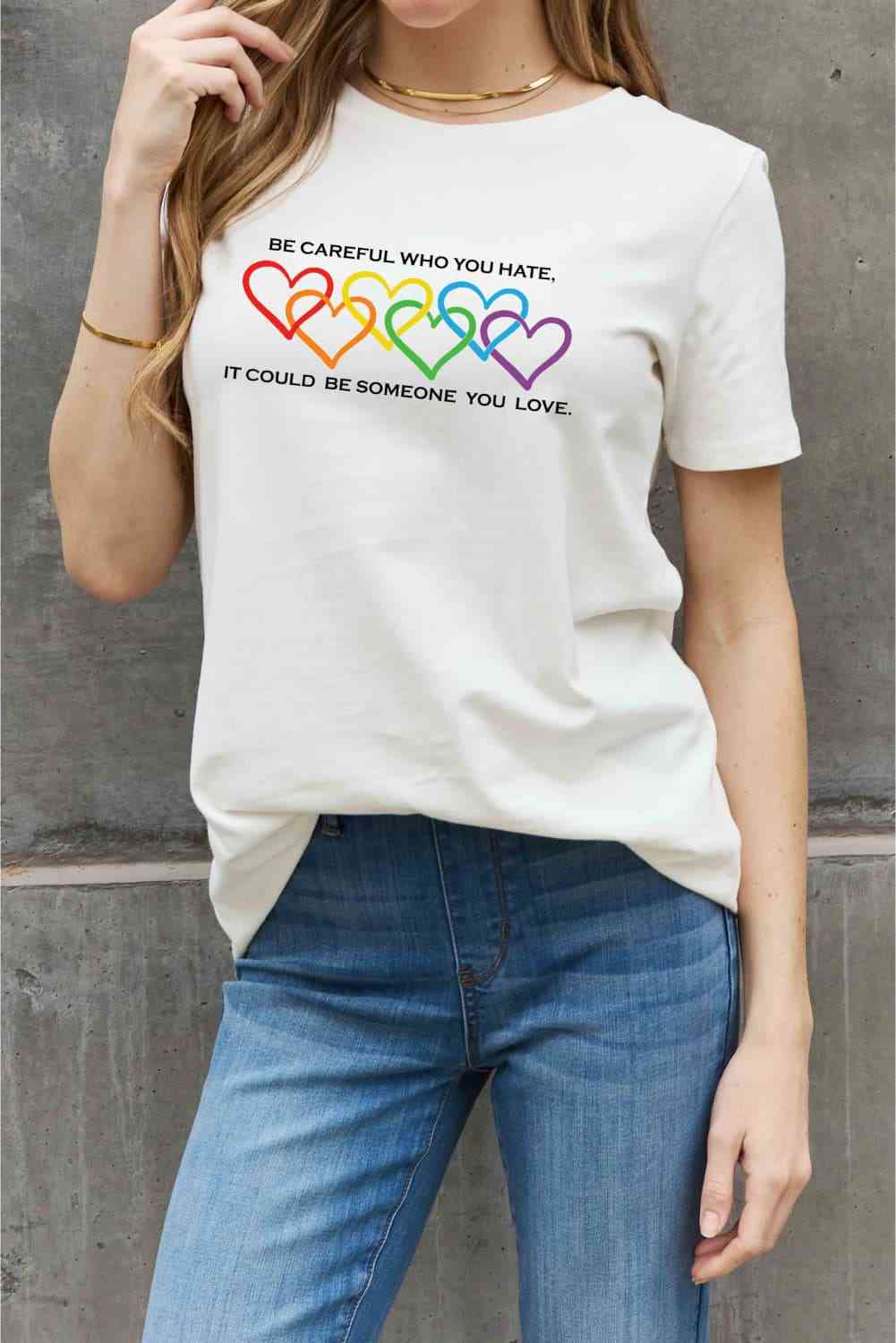 Camiseta de algodón con estampado de eslogan de corazón de tamaño completo de Simply Love