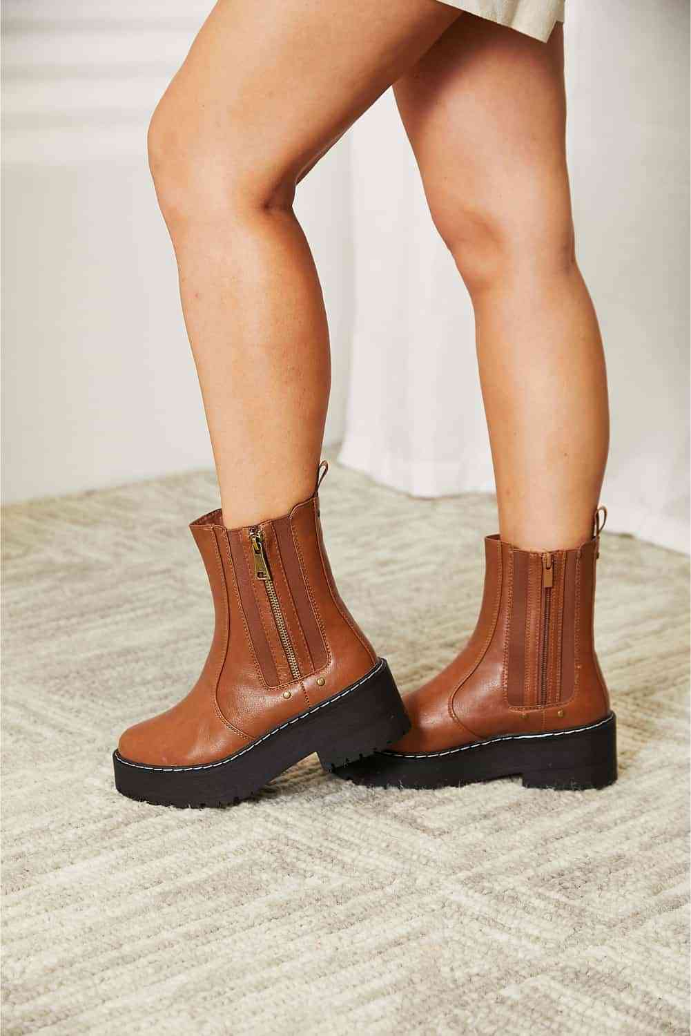 Botas con plataforma y cremallera lateral de Forever Link